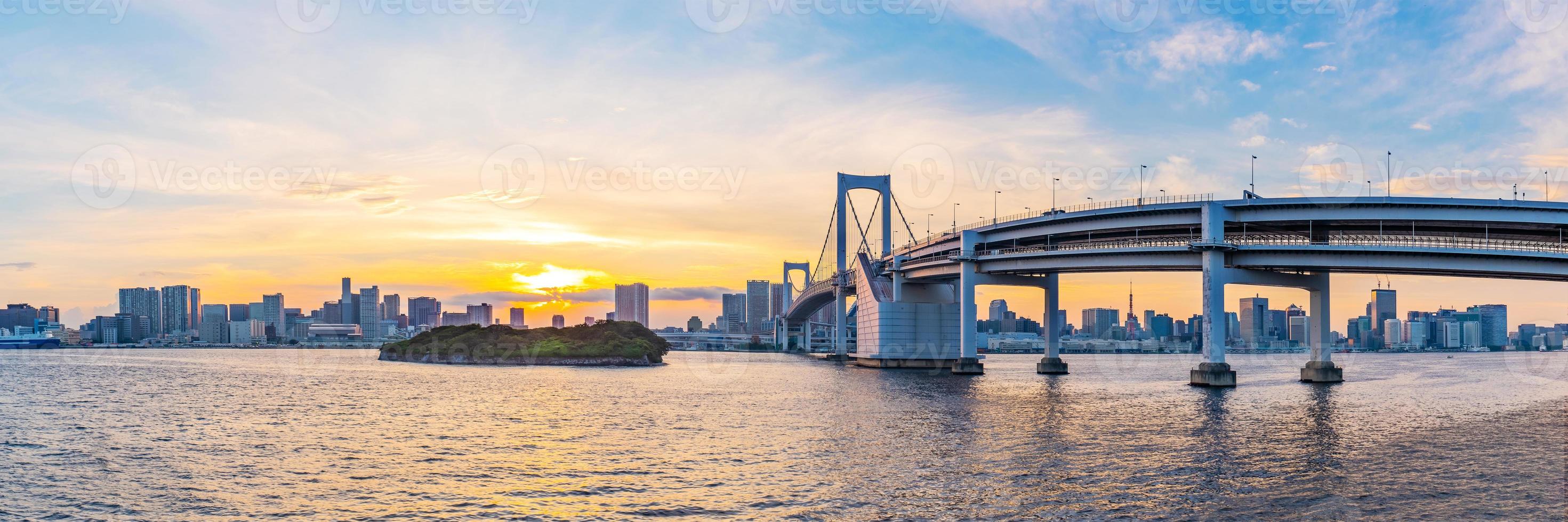 vista panoramica della skyline di tokyo quando il tramonto. tokyo city, giappone. foto