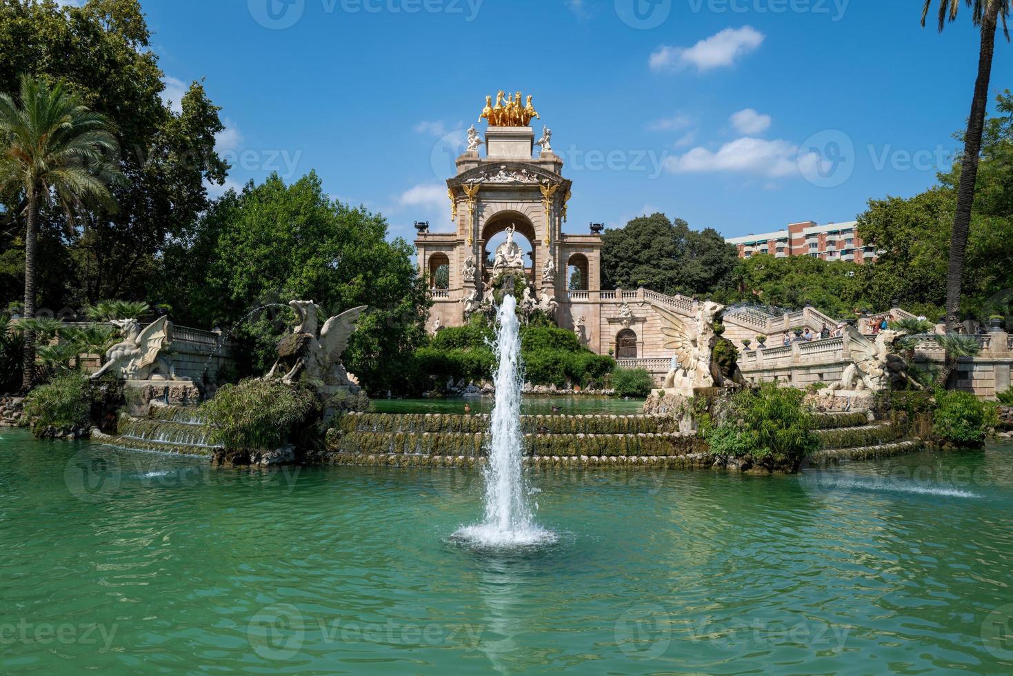 Fontana a cascata nel parco ciutadella di barcellona foto