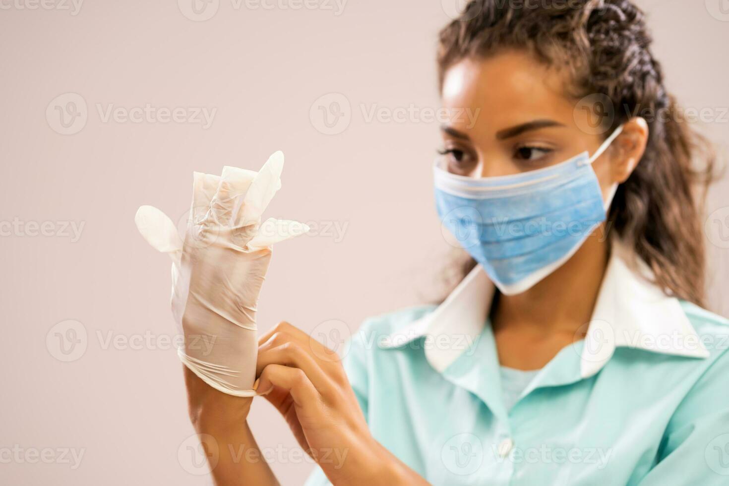 ritratto di un' infermiera indossare un' viso maschera foto