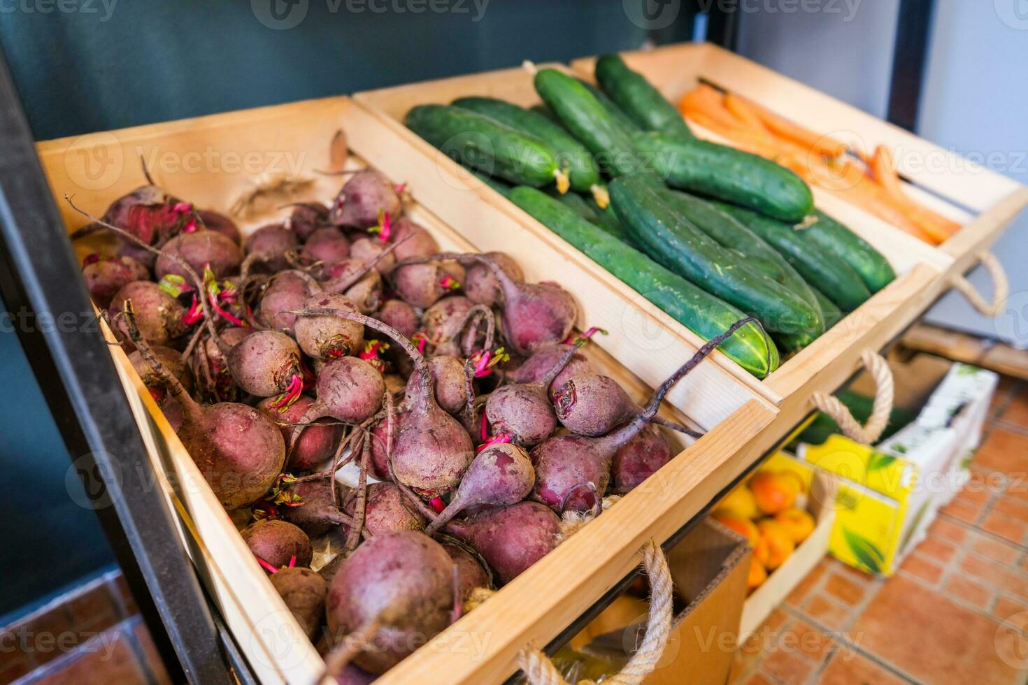 salutare frutta e verdure nel drogheria negozio foto