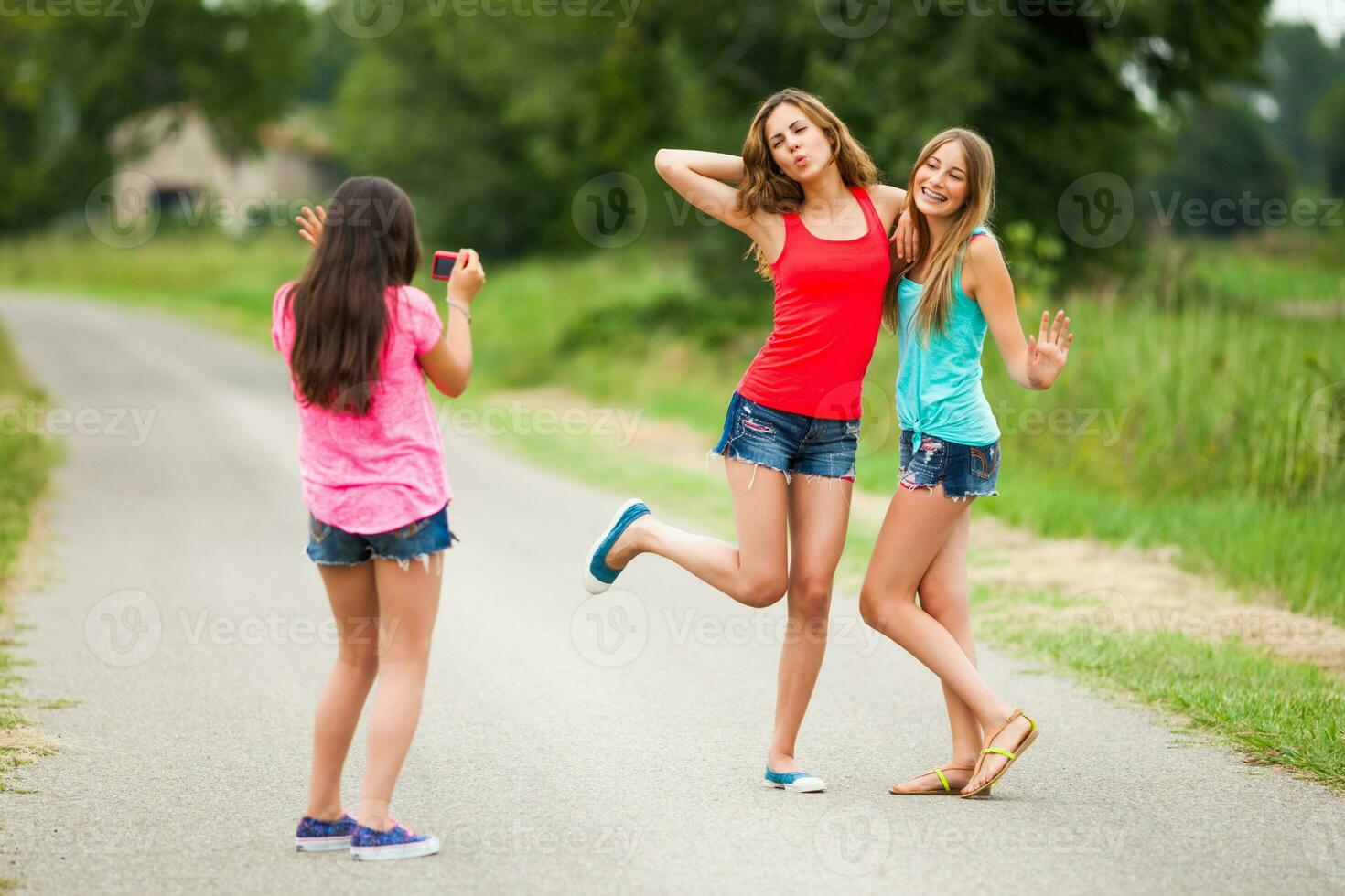 amici la spesa tempo all'aperto foto