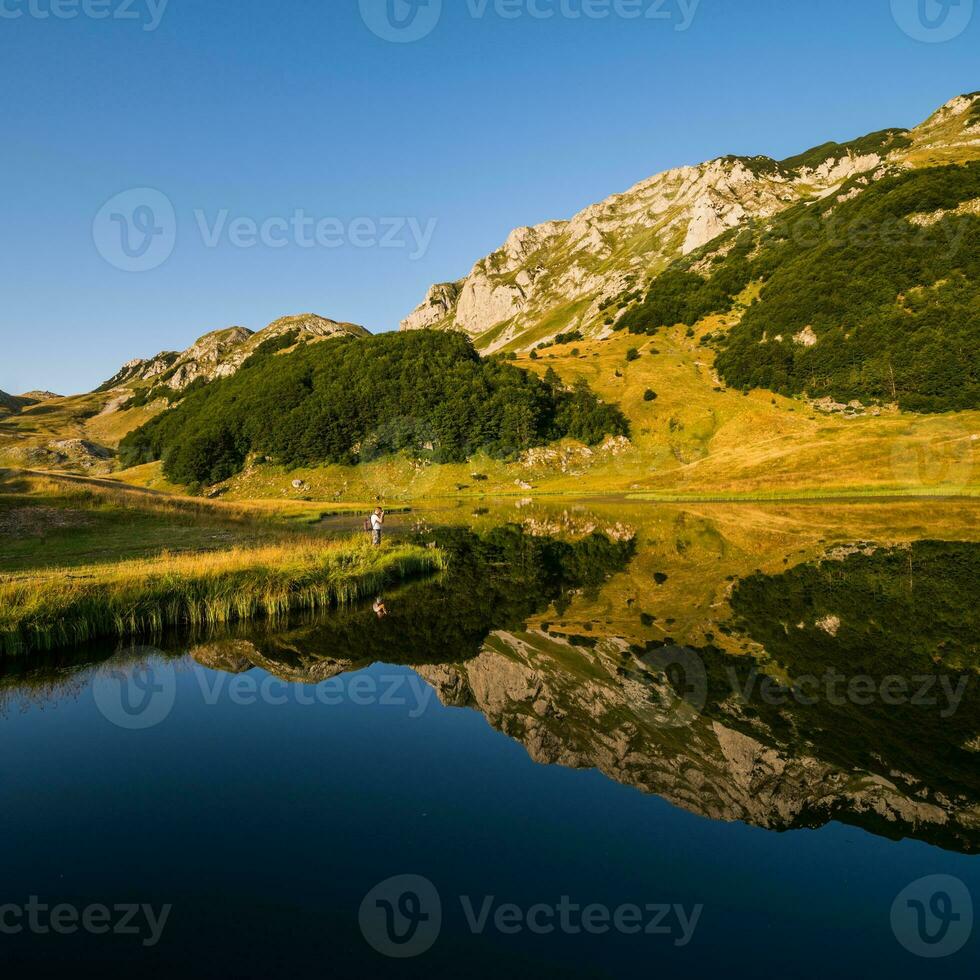 bellissimo panoramico montagne foto