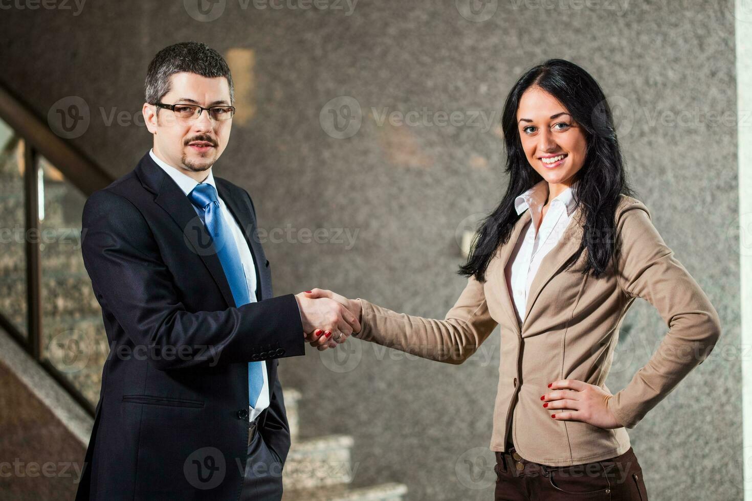 un' incontro fra attività commerciale persone foto