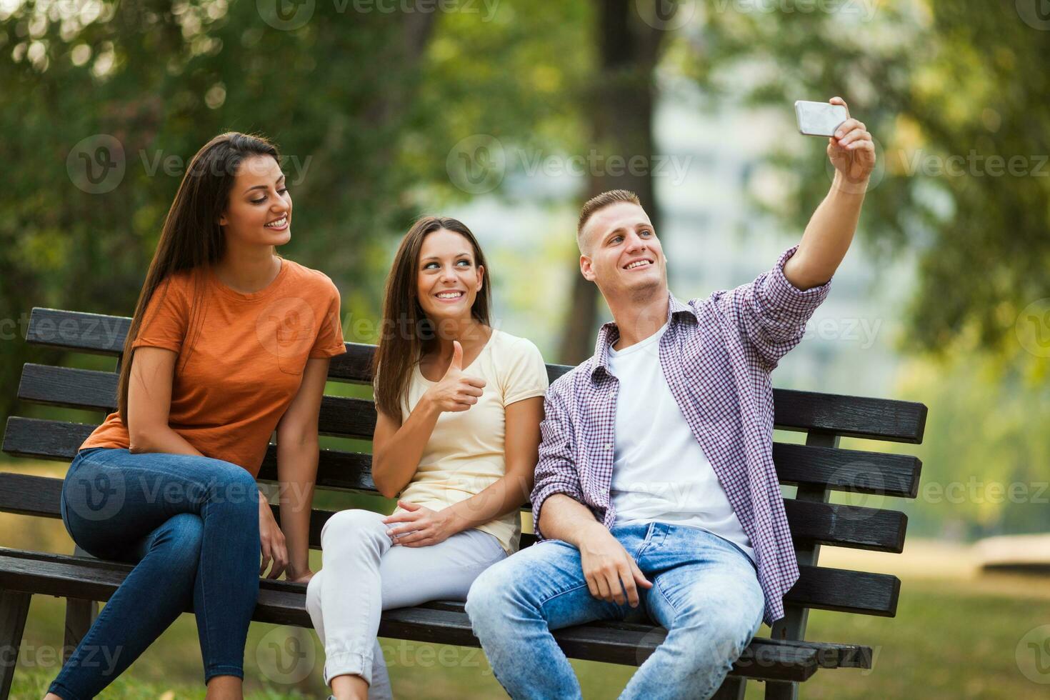 amici la spesa tempo all'aperto foto