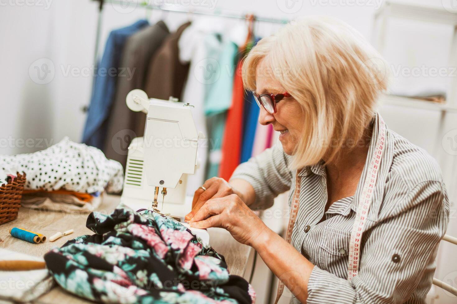 un' donna sartoria foto