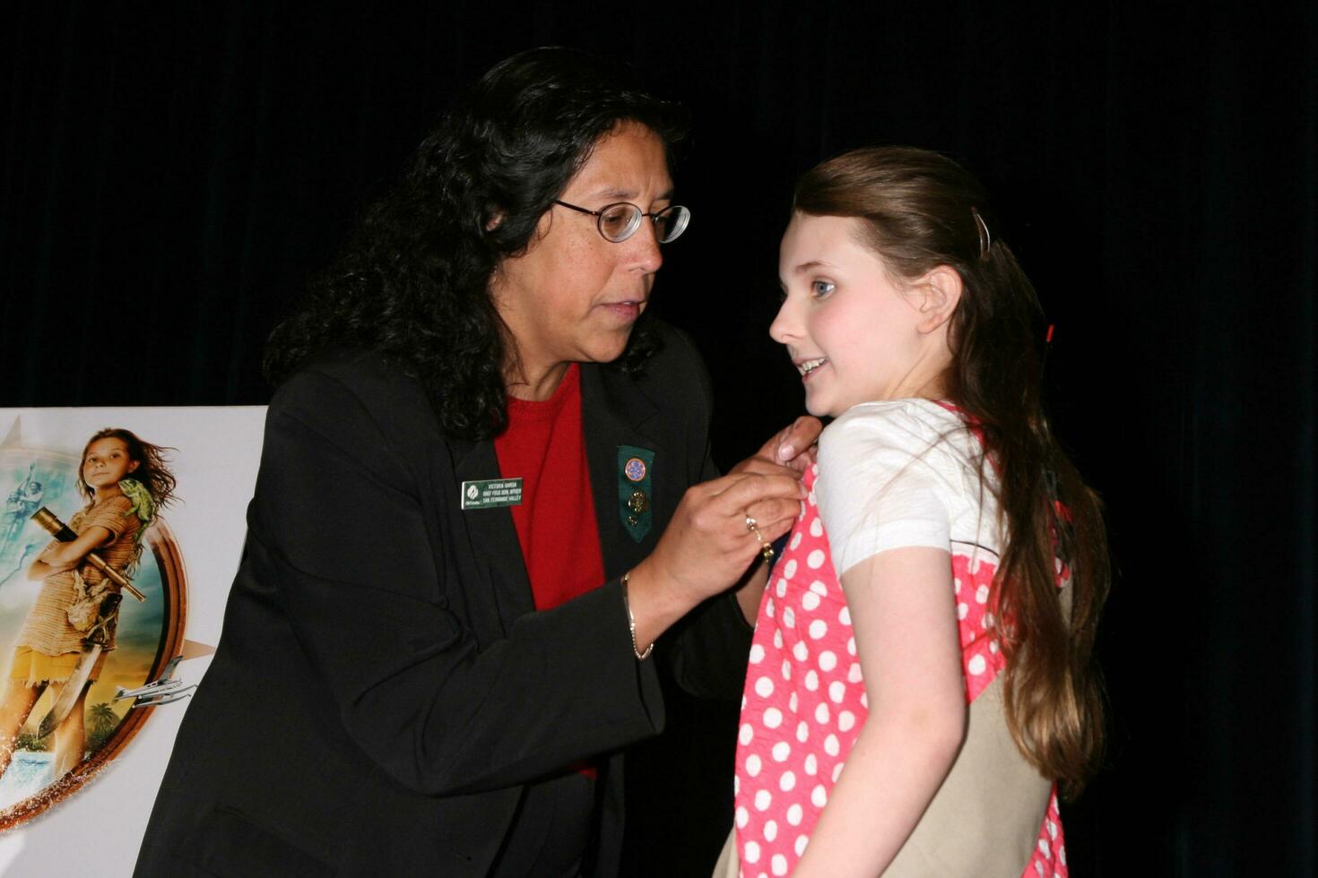 Vittoria garcia capo campo Servizi ufficiale di san fernado valle, circa perni abigail breslin durante sua induzione in il ragazza scout di il Stati Uniti d'America zanzara Teatro 20 secolo Volpe lotto secolo città, circa marzo 26, 2008 2008 kathy hutchin hutchin foto