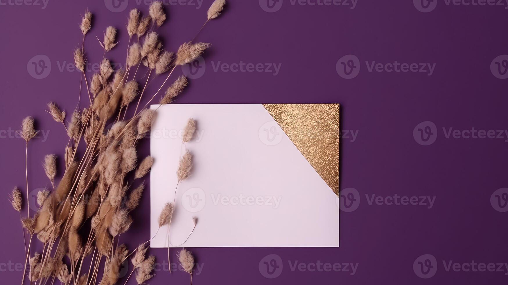 superiore Visualizza di vuoto bianca e d'oro carta con secco pampa erba su viola sfondo. Vintage ▾ delicato attività commerciale o nozze carta design e spazio per il tuo Messaggio. generativo ai. foto