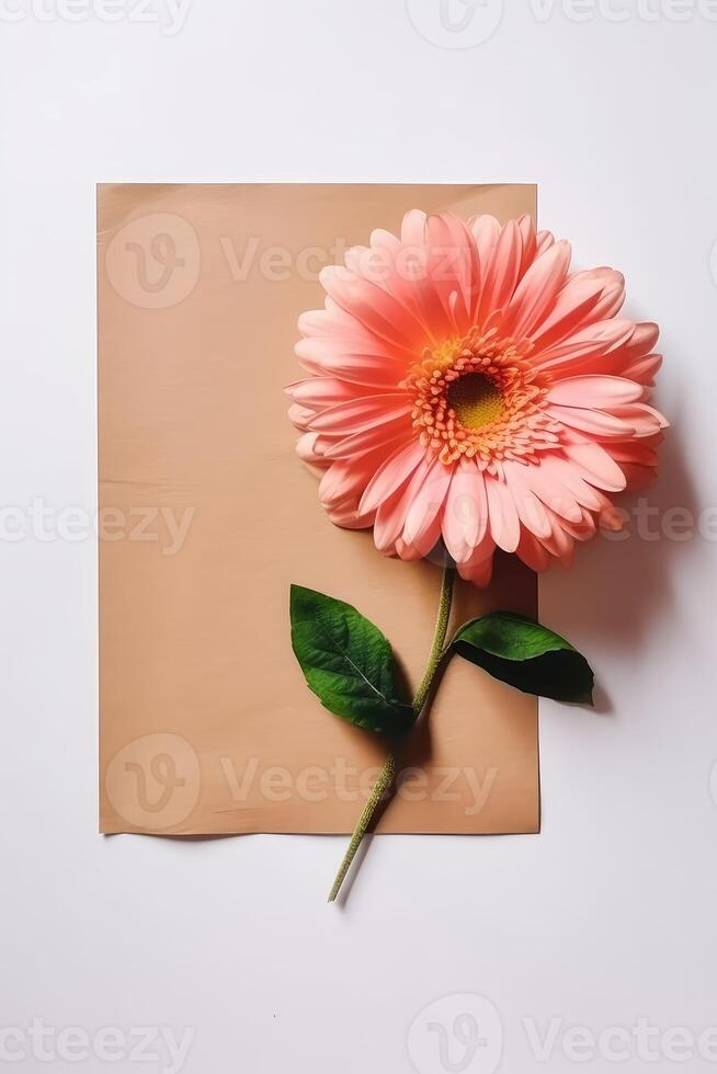 vuoto kraft carta modello piatto posare con bellissimo gerbera floreale su bianca sfondo. generativo ai. foto