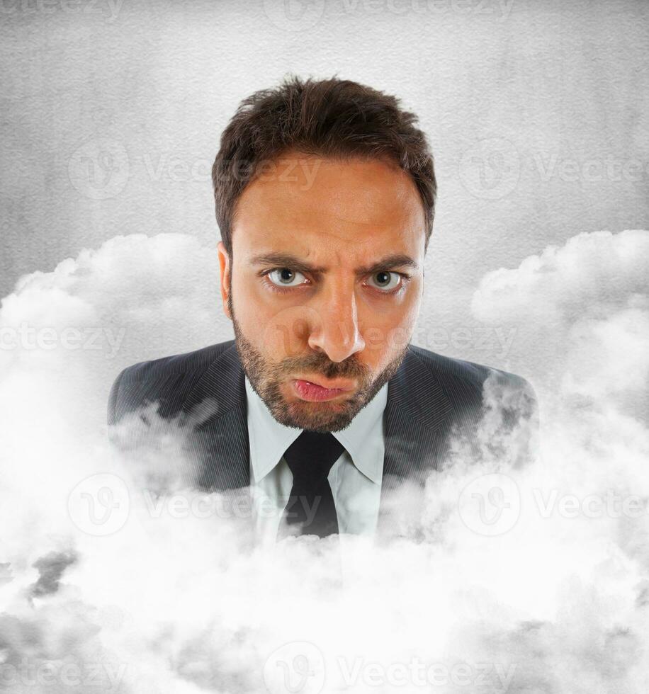giovane uomo d'affari nel il nuvole con espressione di indecisione foto