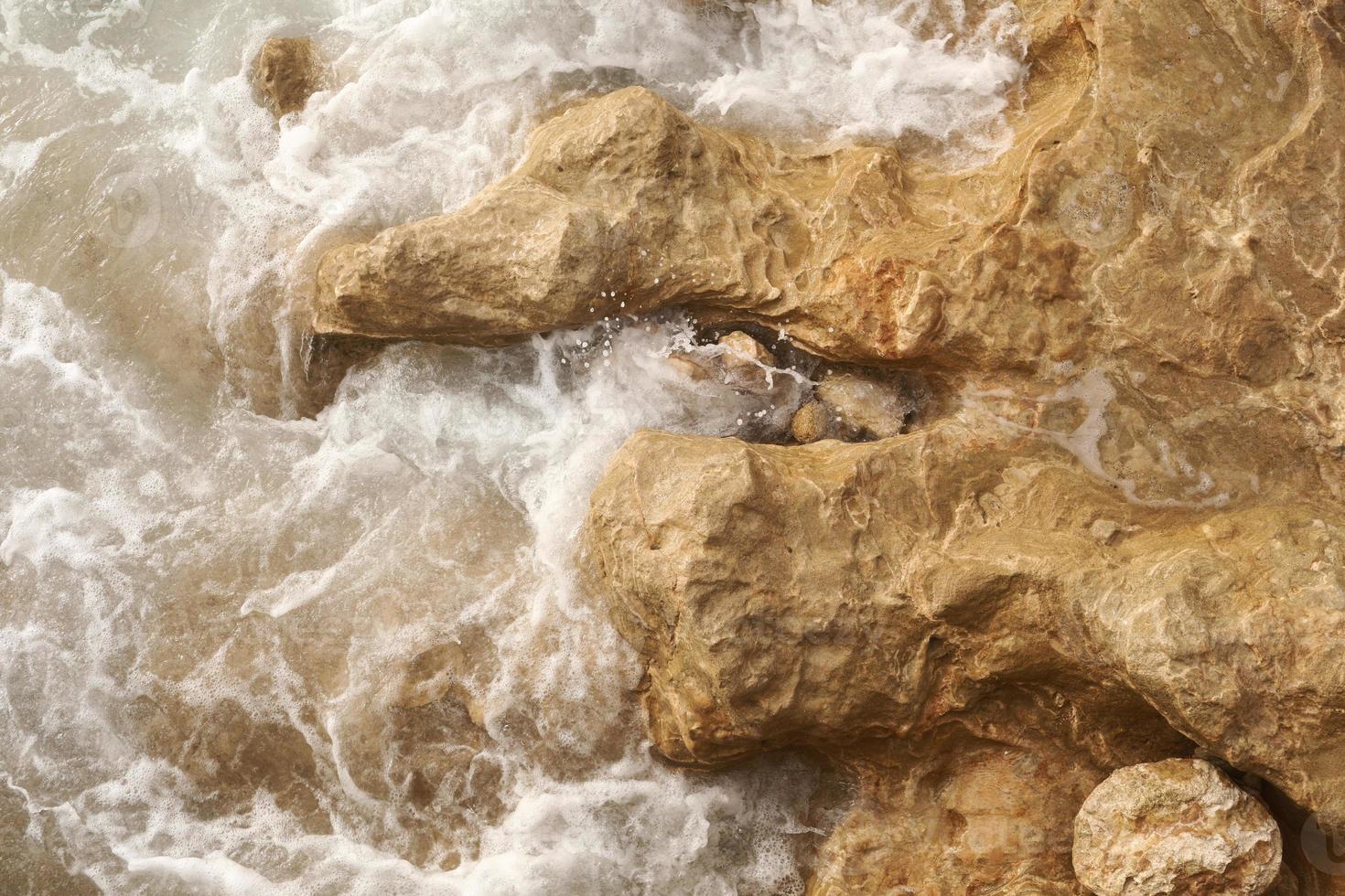 un primo piano del Mar Mediterraneo foto