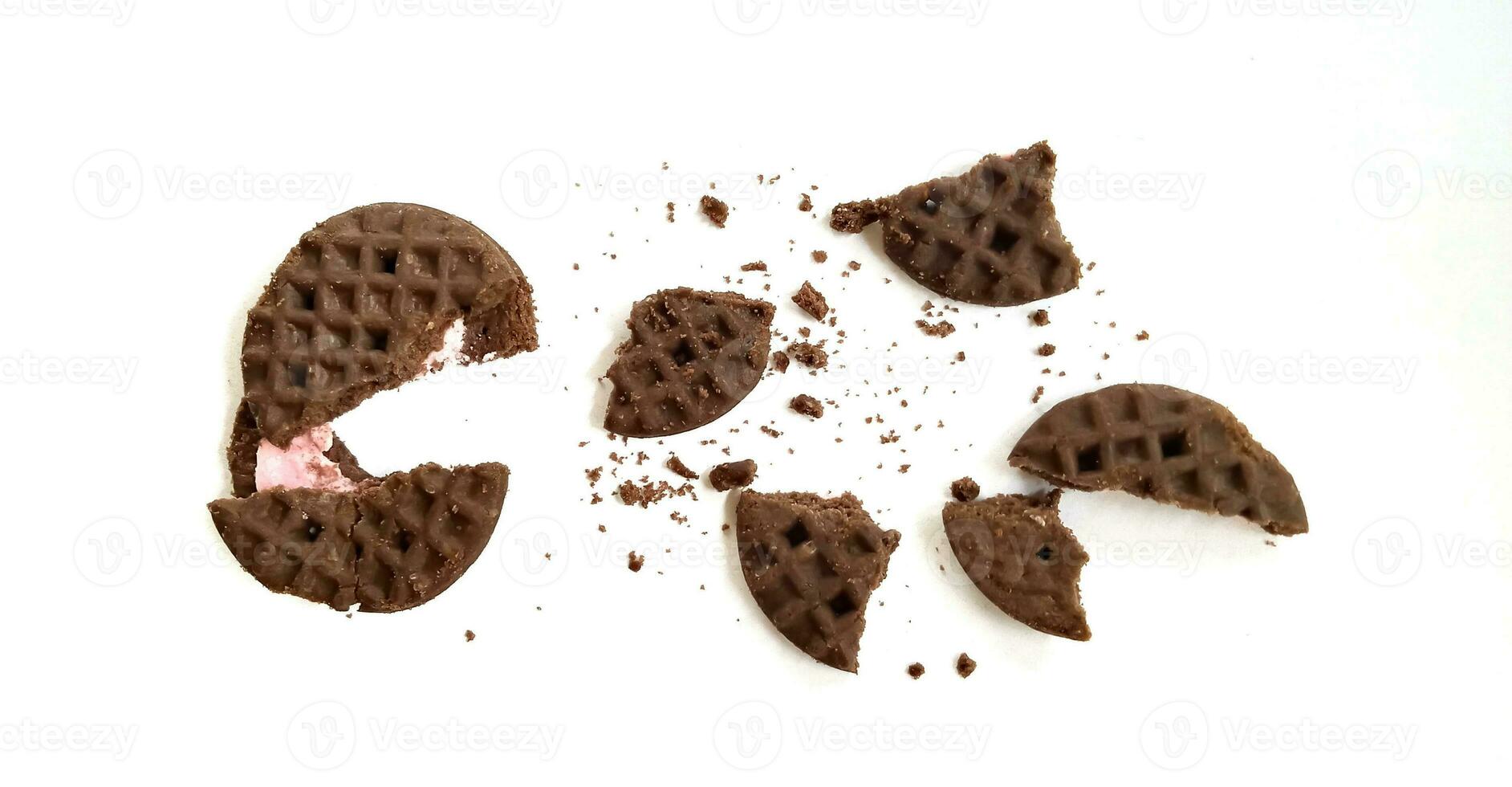 gustoso cioccolato biscotti con crema isolato su un' bianca sfondo. ritaglio sentiero. foto