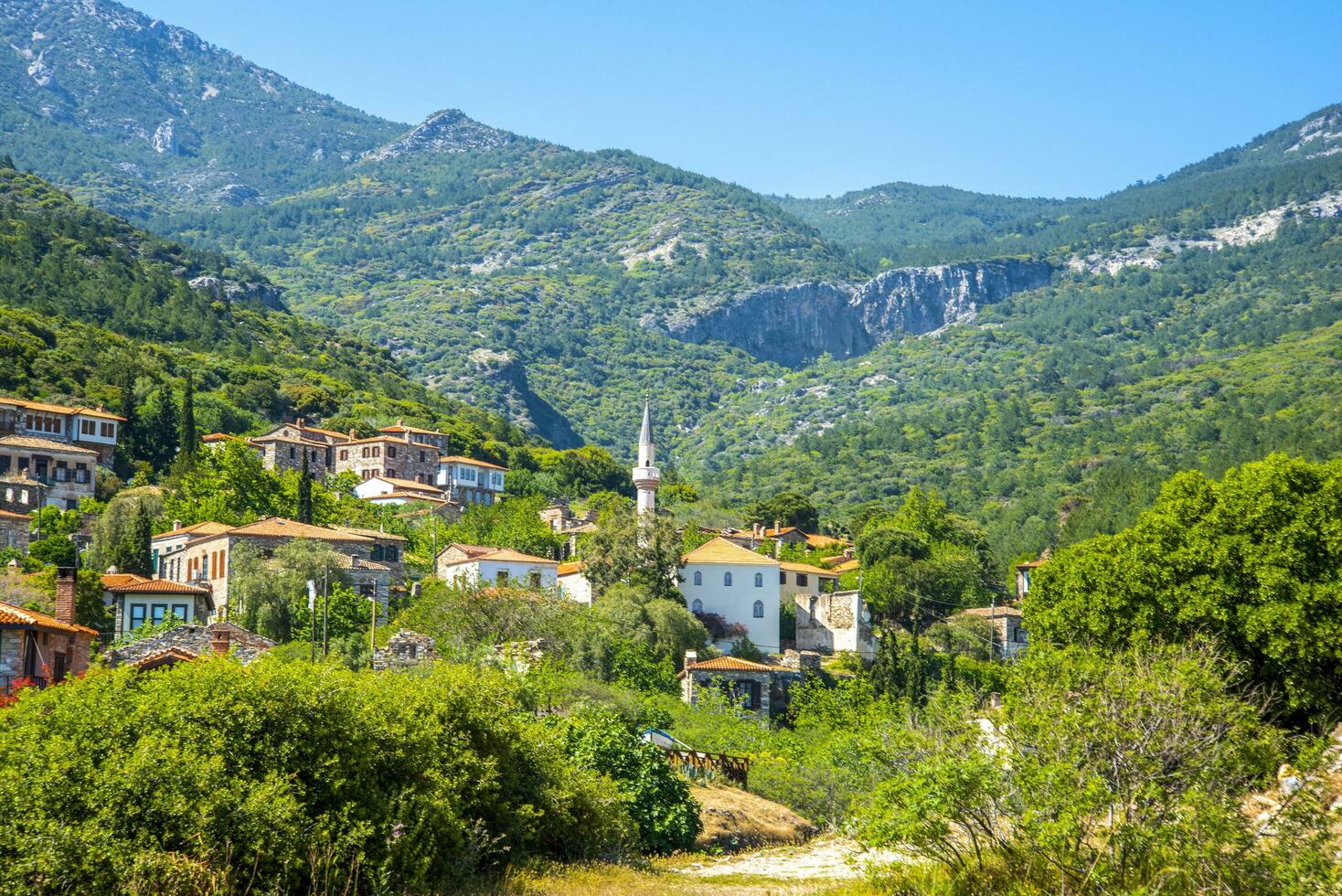 il paesaggio di doganbay villaggio e pietra Casa su un' estate e soleggiato giorno. foto