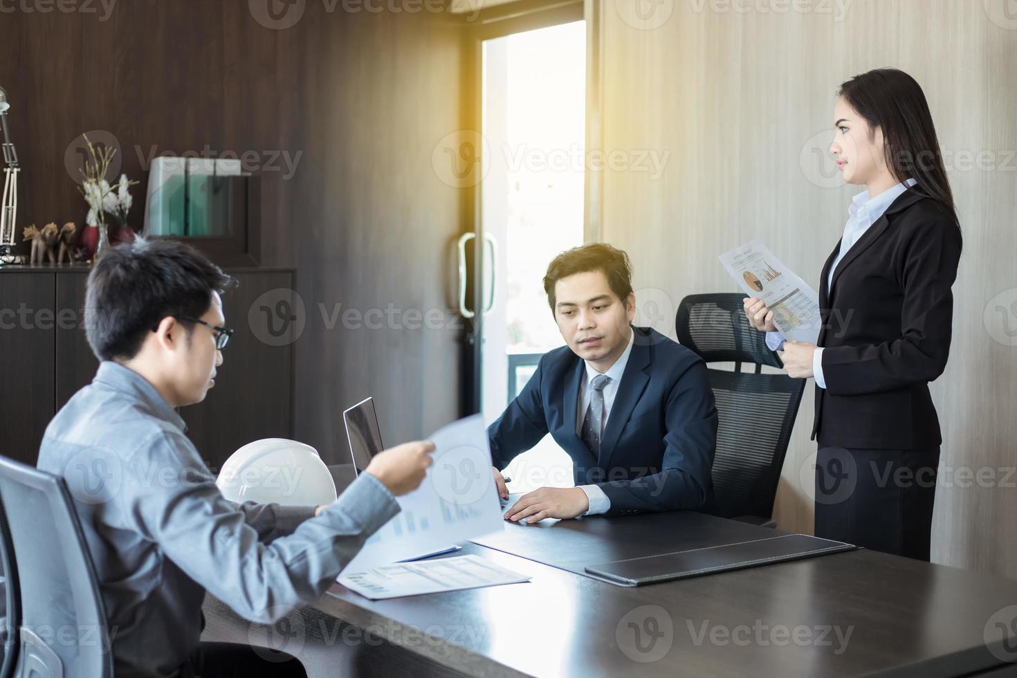 all'interno di un incontro di lavoro foto