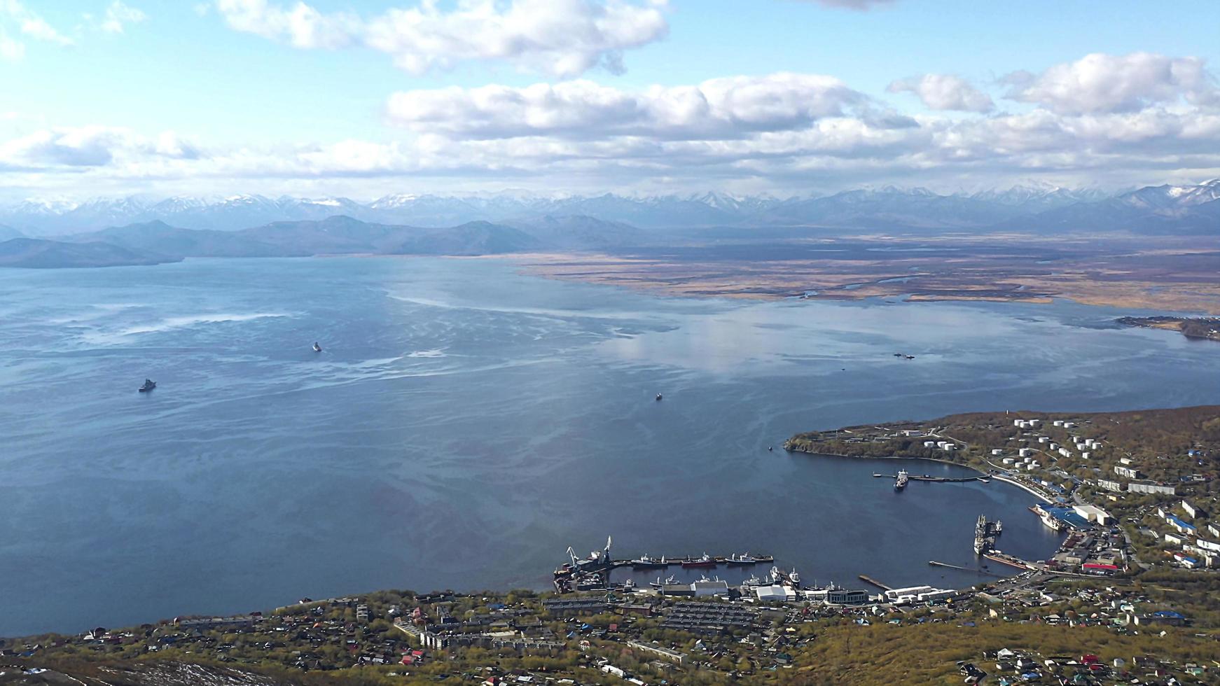 veduta aerea del paesaggio con vista su petropavlovsk kamchatsky foto