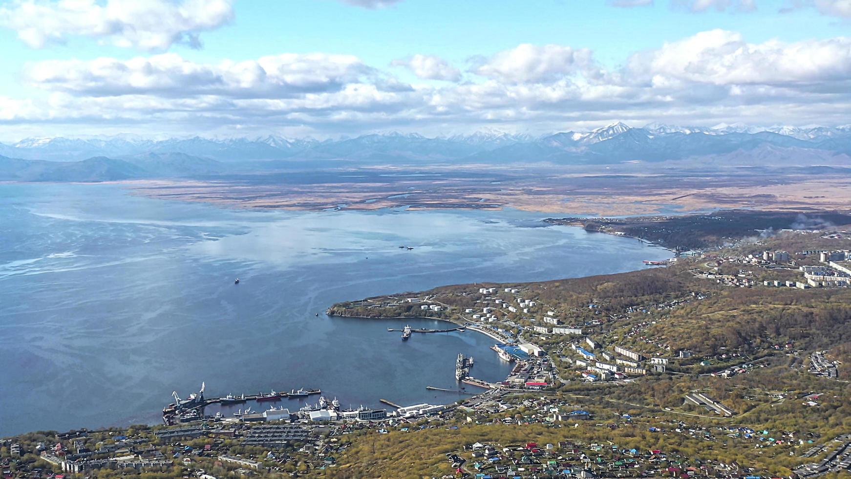 veduta aerea del paesaggio con vista su petropavlovsk kamchatsky foto