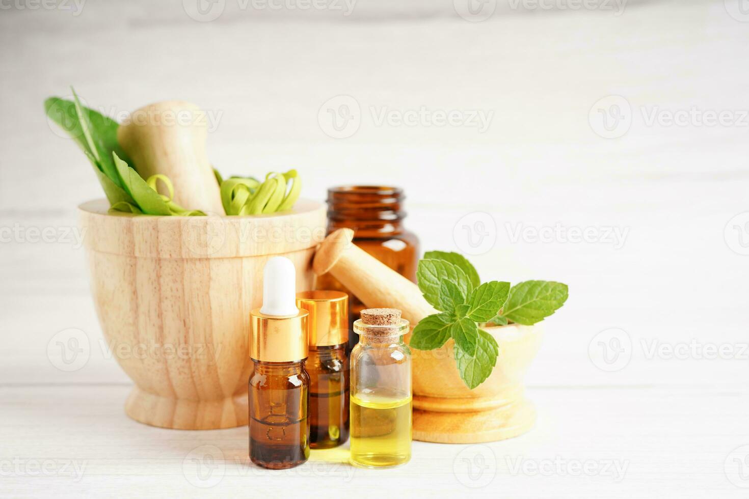 essenziale olio, alternativa medicina erbaceo organico, minerale, droga con erba foglia naturale integratori per salutare bene vita. foto