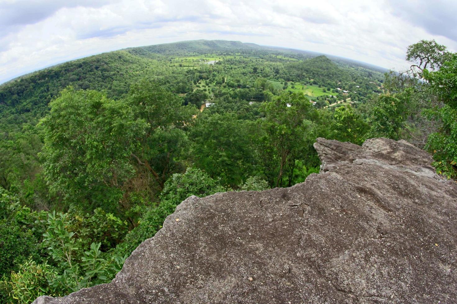 parco forestale della cascata di pha luang, amphoe si mueang mai, ubon ratchathani, thailandia foto