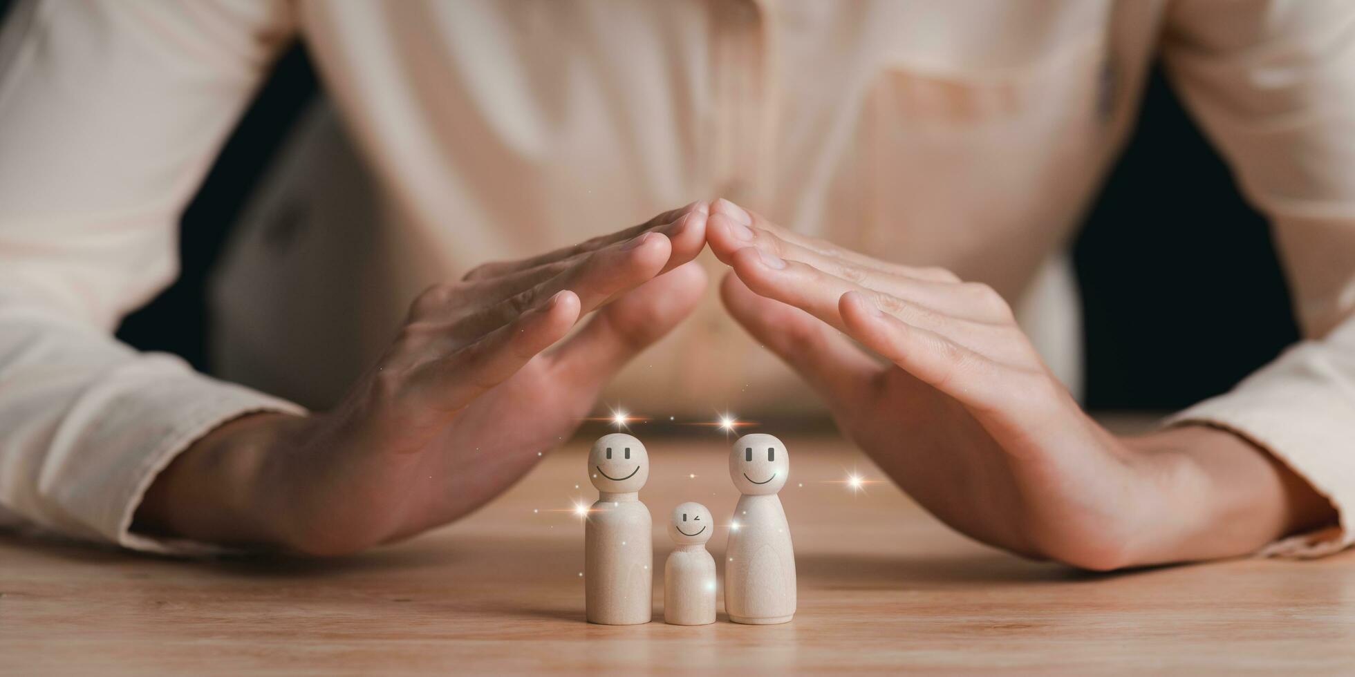 uomini mostrare loro protezione e protezione per loro di famiglia sicurezza ,assicurazione gestione pianificazione ,Salute cura e finanza ,premuroso e cura per amato quelli ,vita e proprietà protezione pianificazione foto