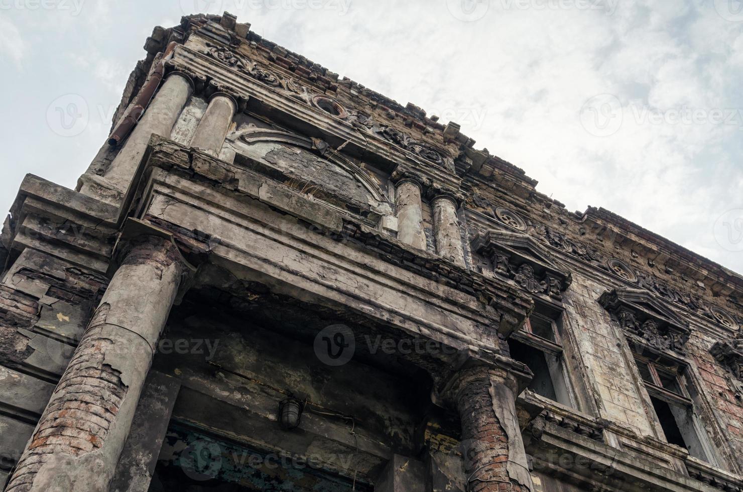 vecchia casa abbandonata in ucraina foto