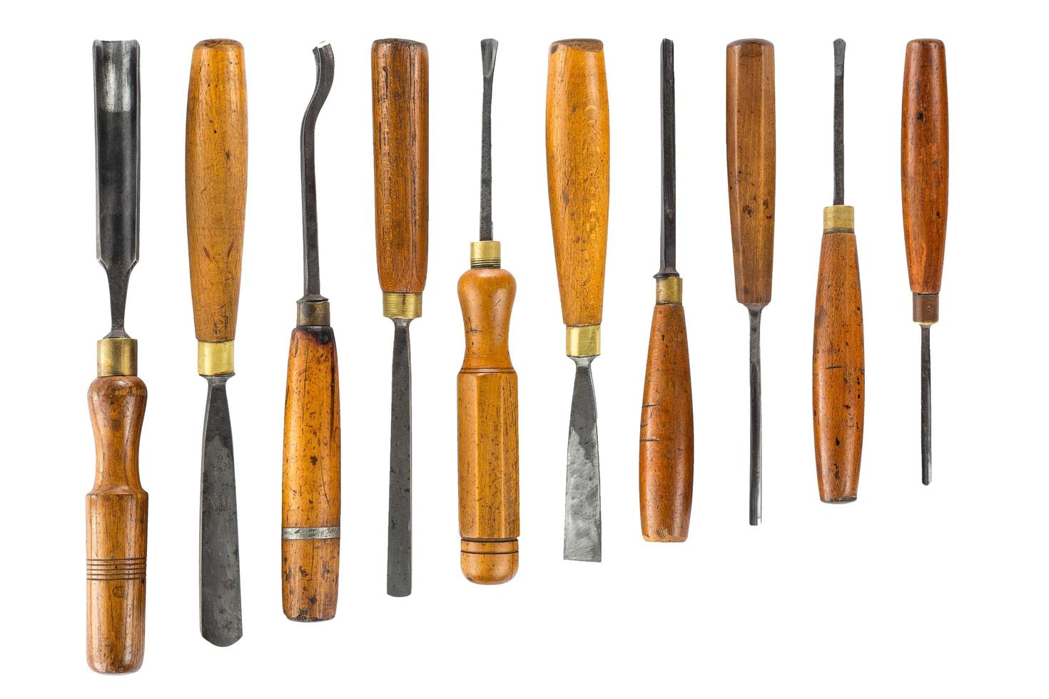 set di scalpello da legno per intagliare strumenti di scultura in legno su sfondo bianco foto