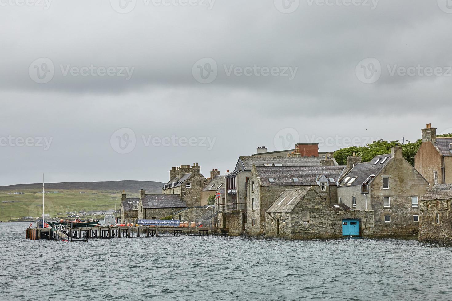 Lerwick Town Center sotto il cielo nuvoloso Lerwick Isole Shetland Scozia Regno Unito foto