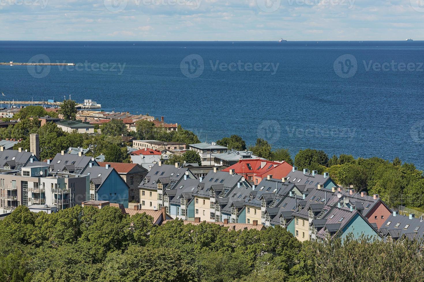 architettura del centro della città vecchia città di tallinn in estonia foto