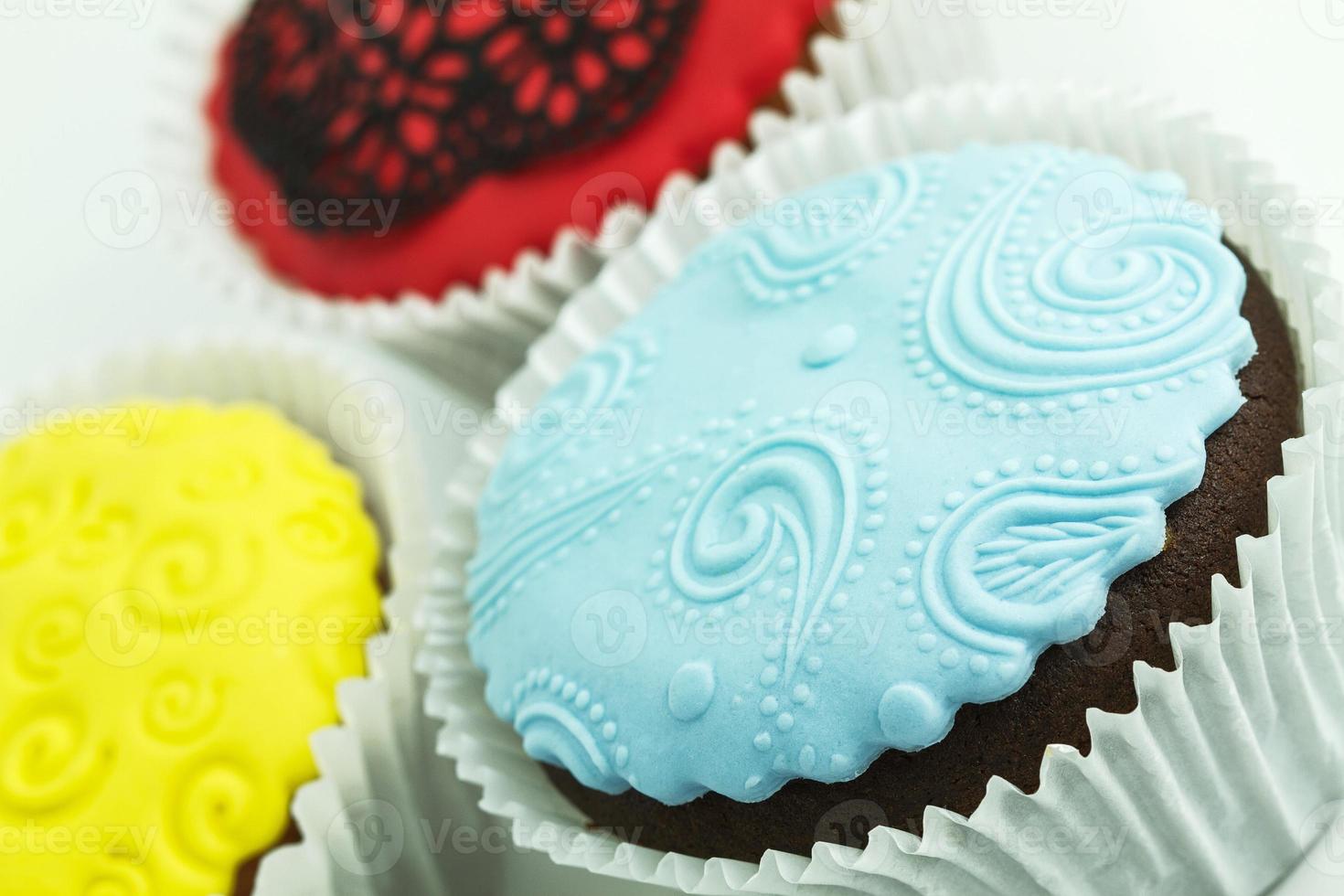 tre coloratissimi cupcakes foto