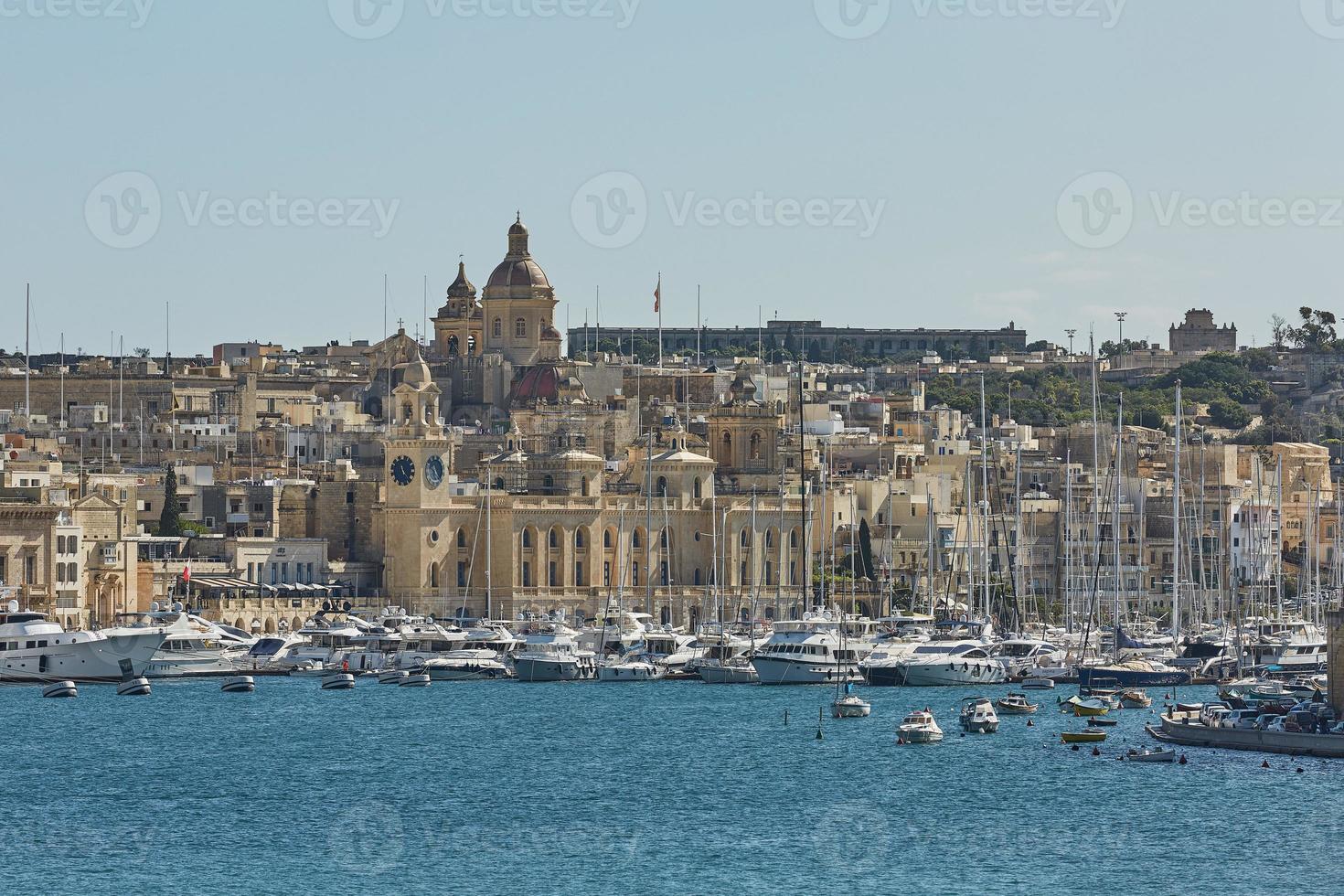 vista di la valletta a malta e la sua vecchia architettura foto