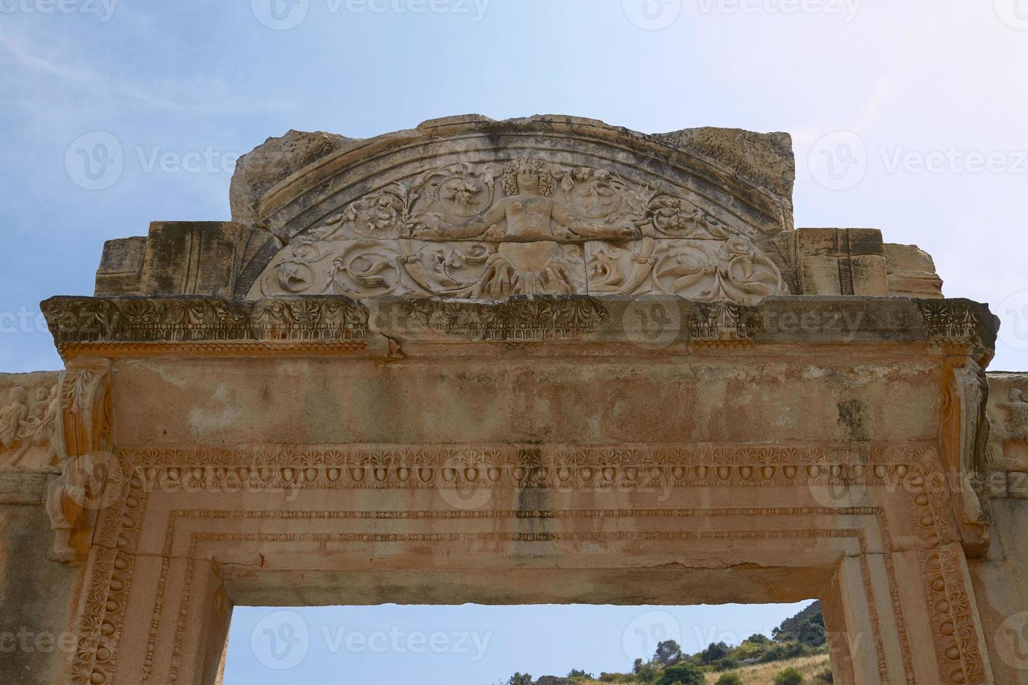 il tempio di Adriano nell'antica città di Efeso in Turchia foto