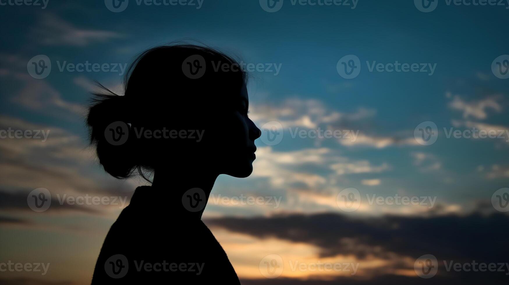 lato Visualizza, silhouette di il viso, un' persona, Basso angolo, sfocato fresco alba cielo. ai generativo foto