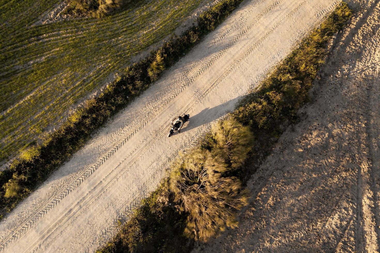 concetto di trasporto con vista aerea del motociclo foto