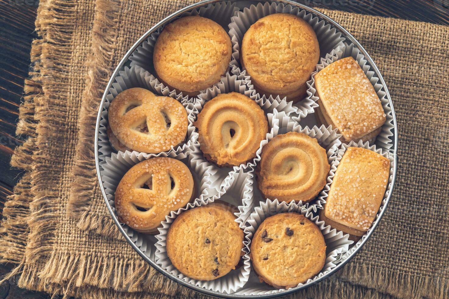 biscotti al burro nella scatola foto