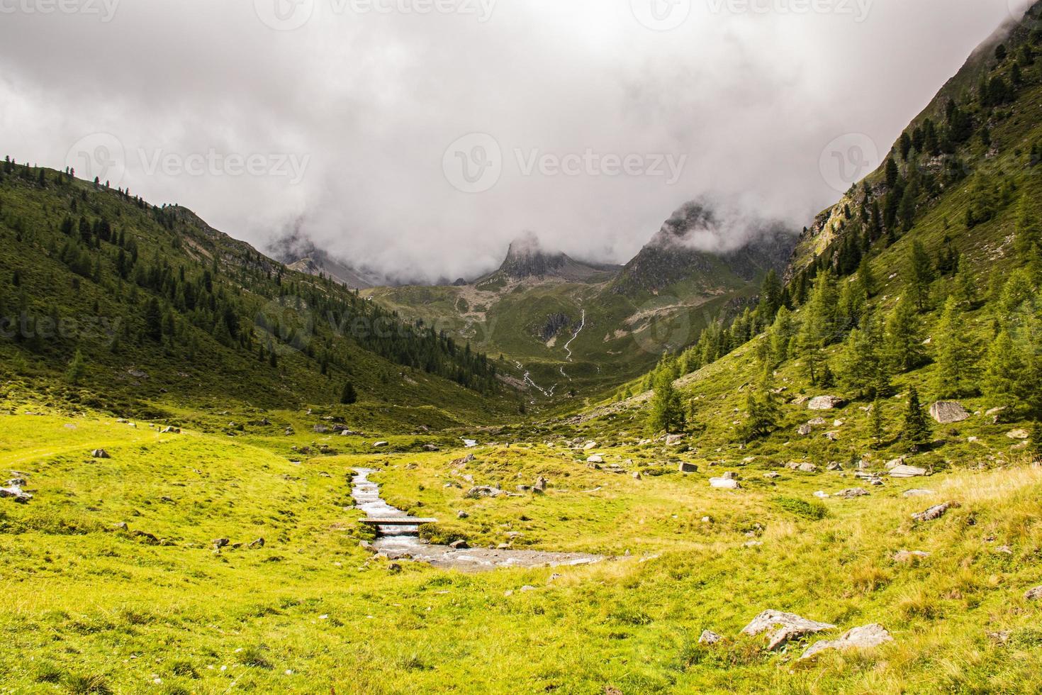 paesaggio nelle alpi dell'alto adige foto