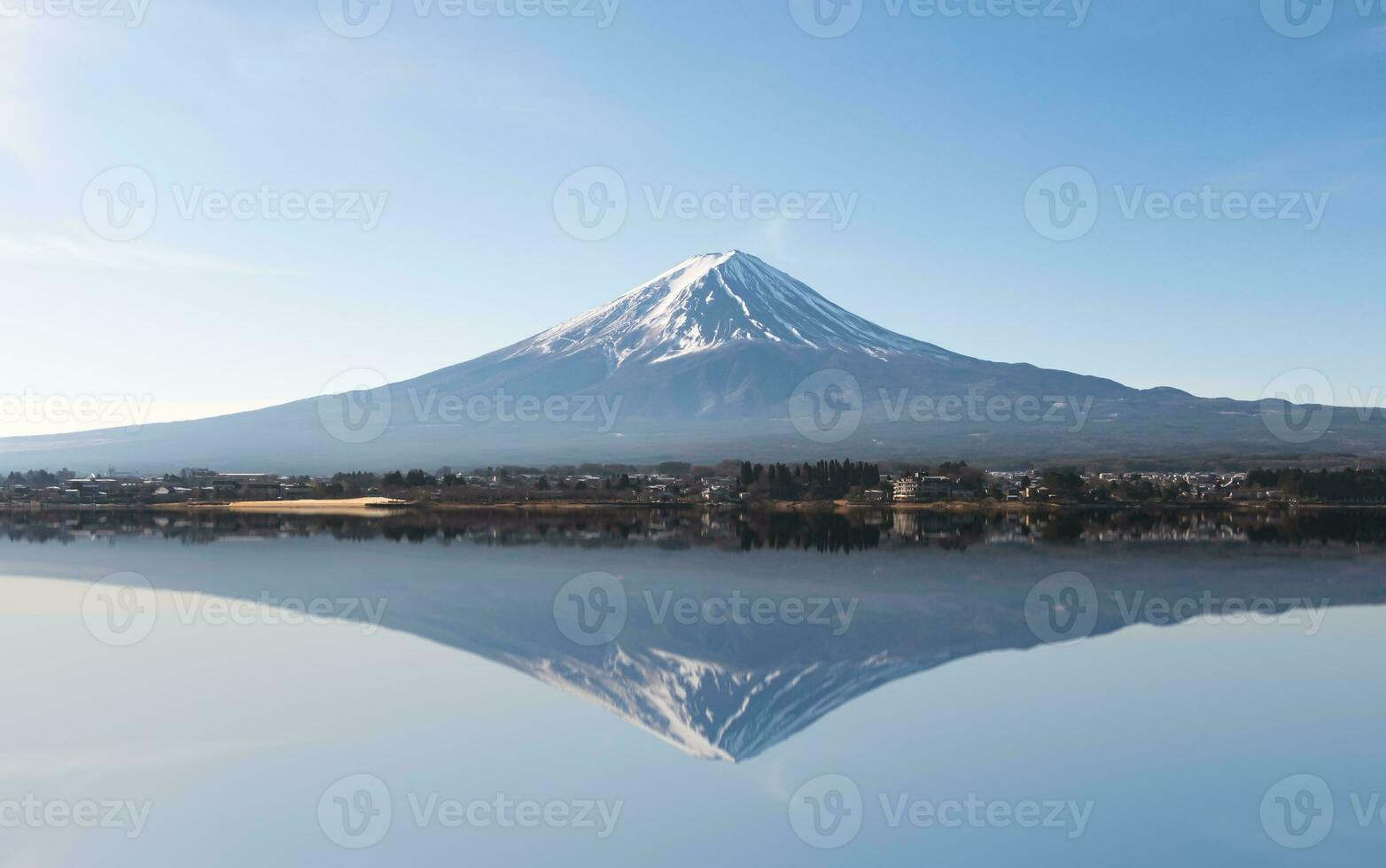 montare fuji a partire dal Kawaguchiko lago nel yamanashi, Giappone. lago Visualizza con fuji montagna sfondo. foto