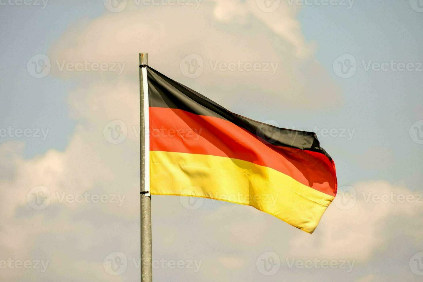 bandiera sventolante della germania foto