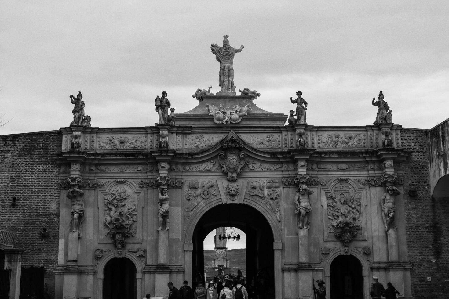 il terzo cancello di alba iulia fortezza immortalato a partire dal diverso angoli foto