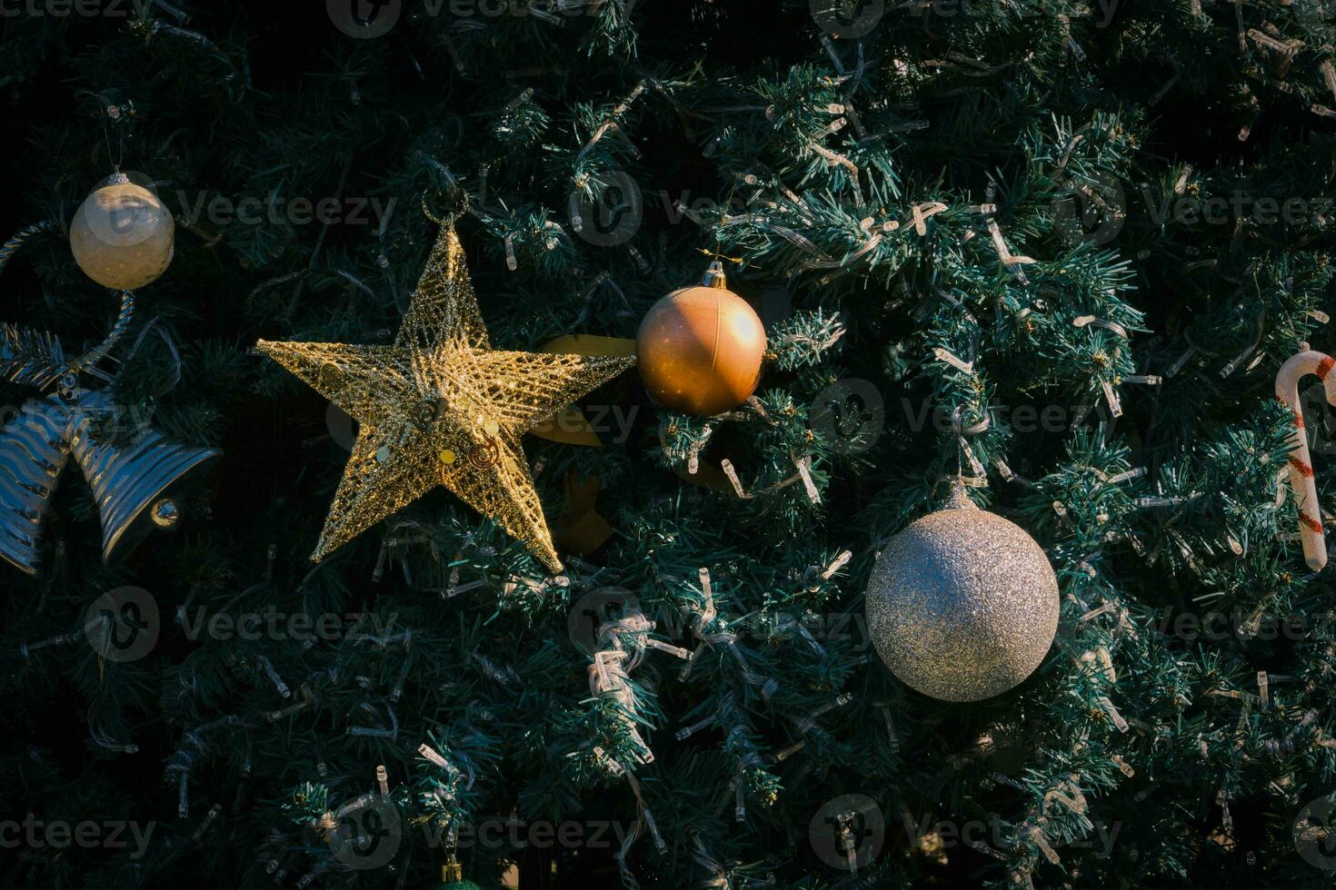 oro stella su Natale albero foto