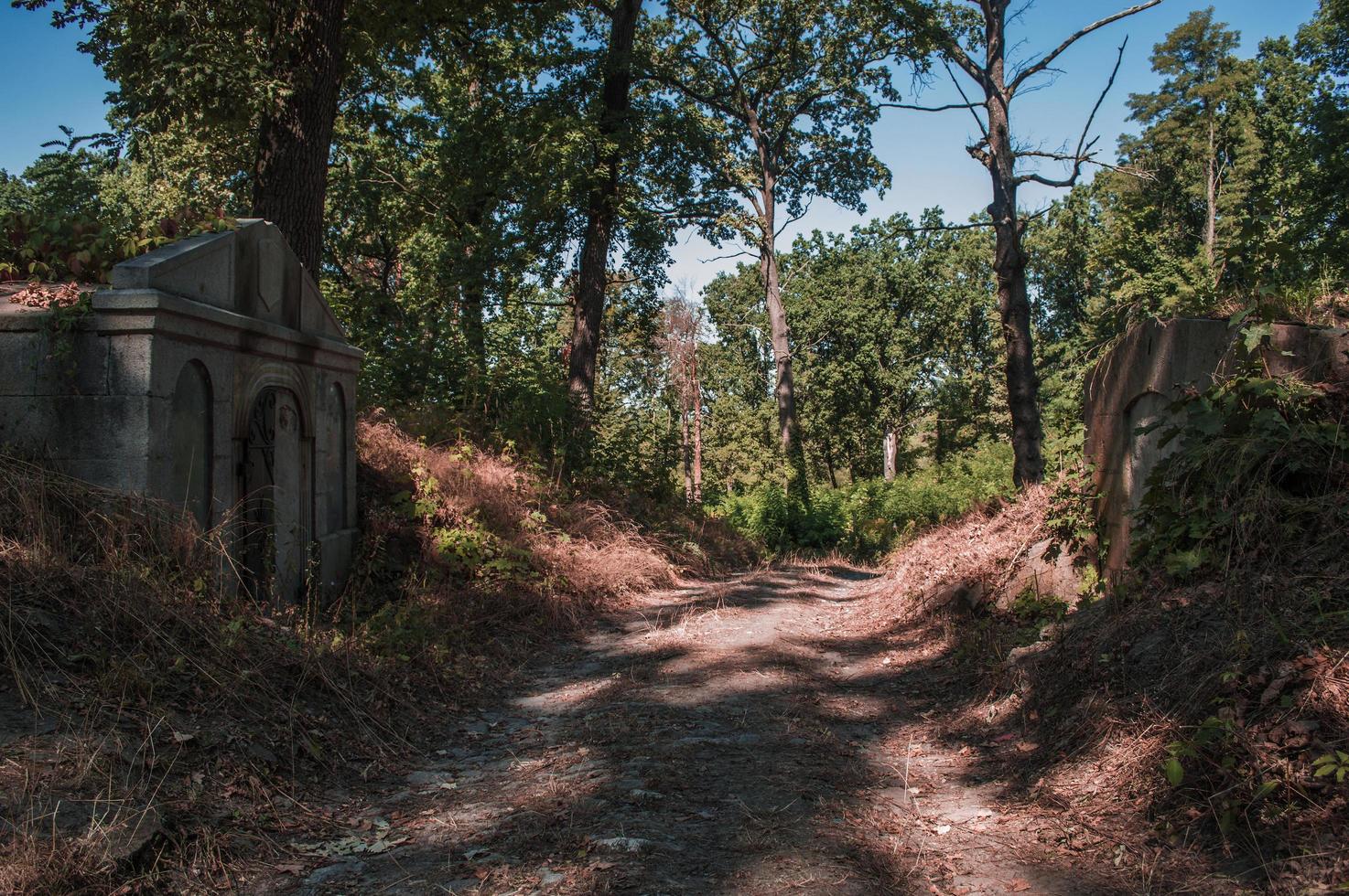 strada e antiche cripte foto