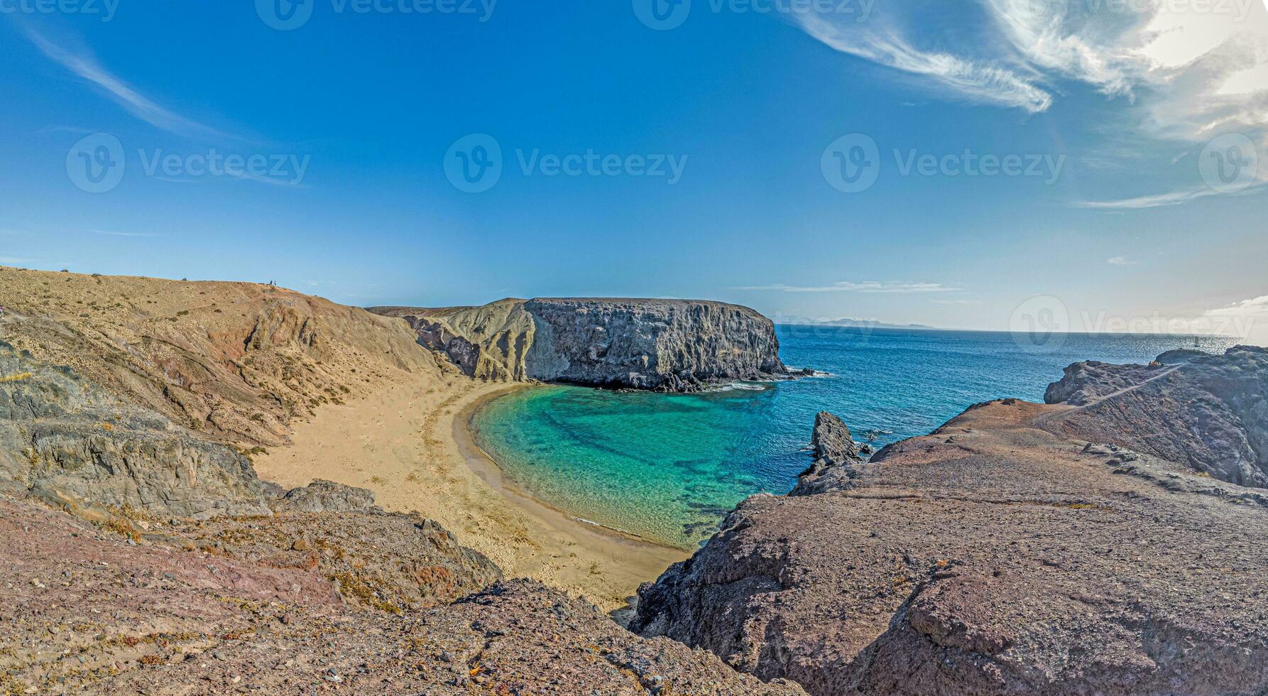 immagine a partire dal los ajaches nazionale parco su il canarino isola Lanzarote con il famoso papagaqyo spiagge foto