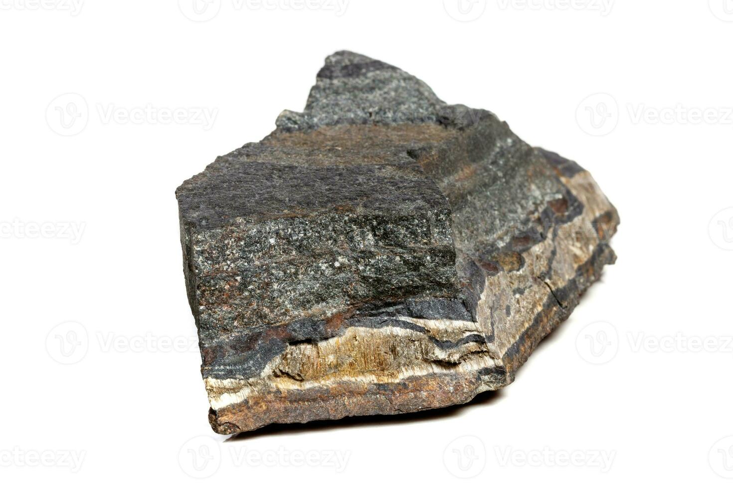 macro minerale pietra serpente occhio nel il roccia un' bianca sfondo foto