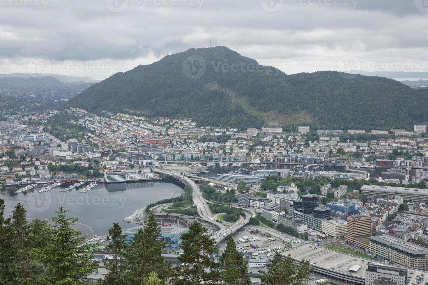 vista della città di bergen dal monte floyen foto