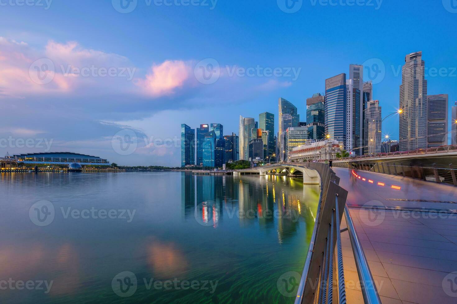 centro città orizzonte lungomare, paesaggio urbano di Singapore foto