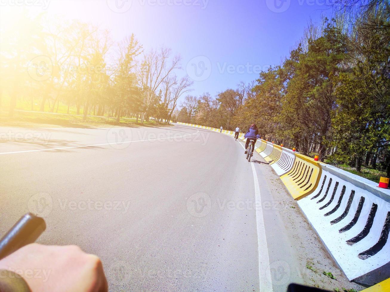 viaggio in bicicletta alla giornata di sole foto