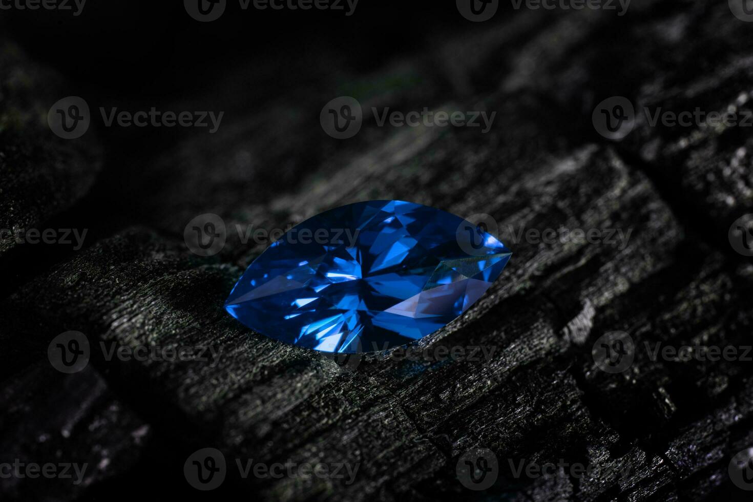 il prezioso blu zaffiro pietra preziosa foto