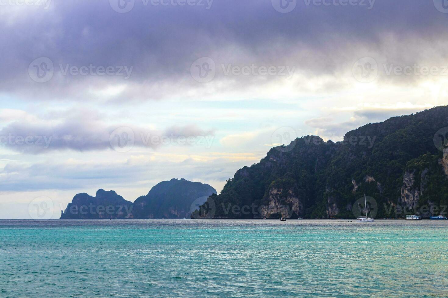 bellissimo tropicale calcare isole su KOH phi phi don Tailandia. foto