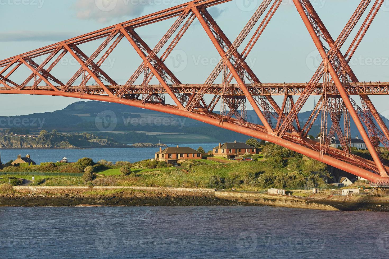 il quarto ponte ferroviario scozia che collega il south queensferry edinburgh con il north queensferry fife foto