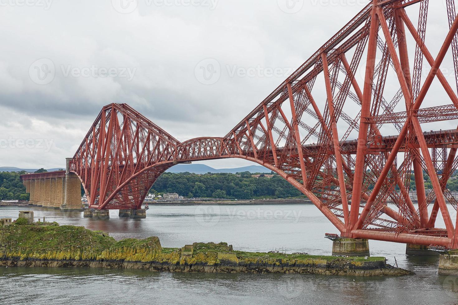 il quarto ponte ferroviario scozia che collega il south queensferry edinburgh con il north queensferry fife foto