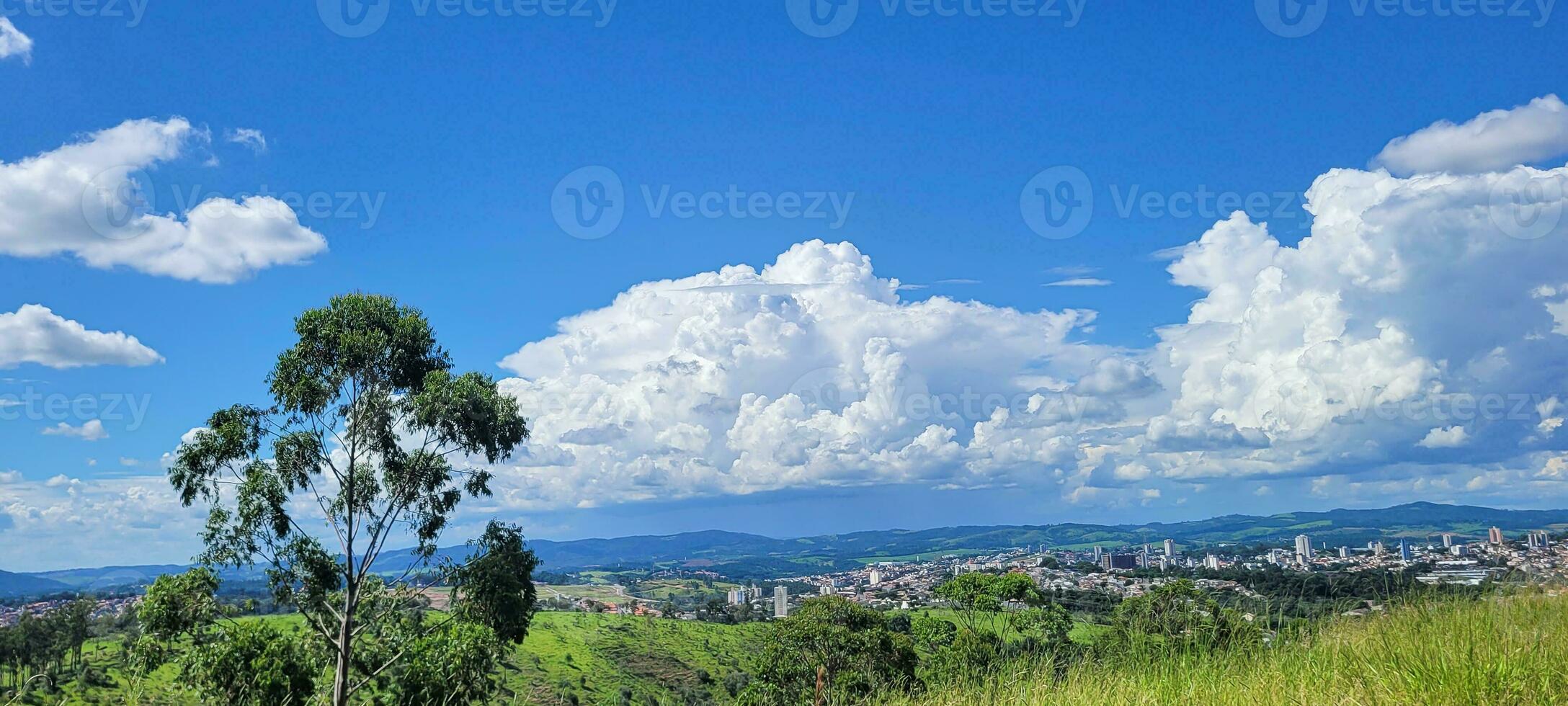 Immagine di montagne nel il interno di brasile foto