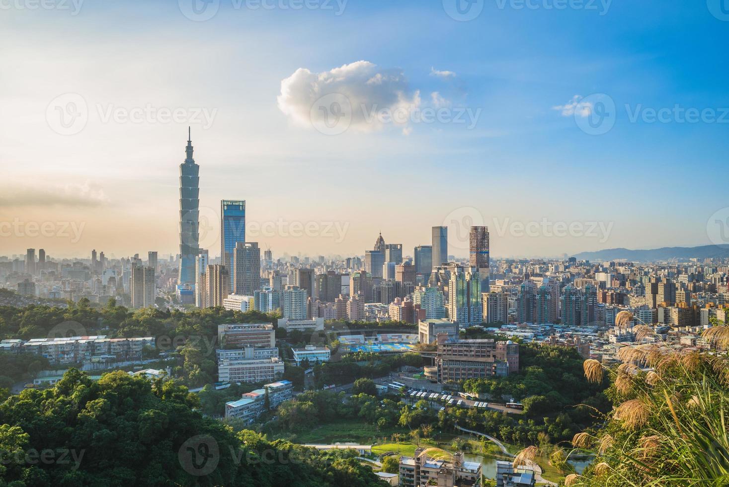 vista panoramica della città di taipei foto