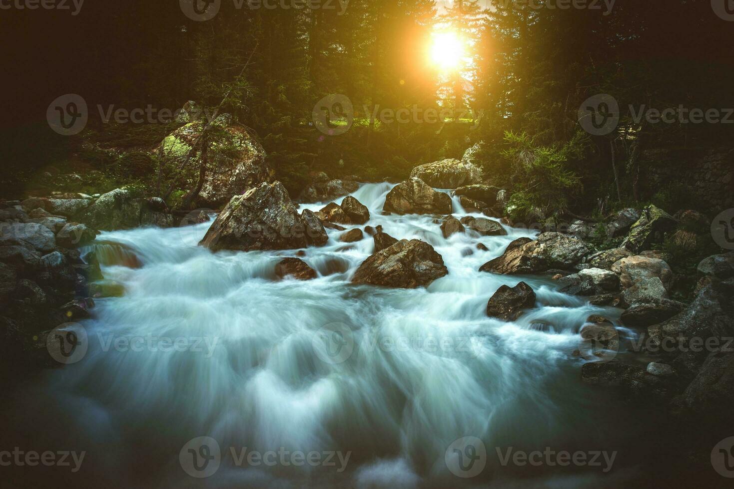 panoramico alpino cascata tramonto foto